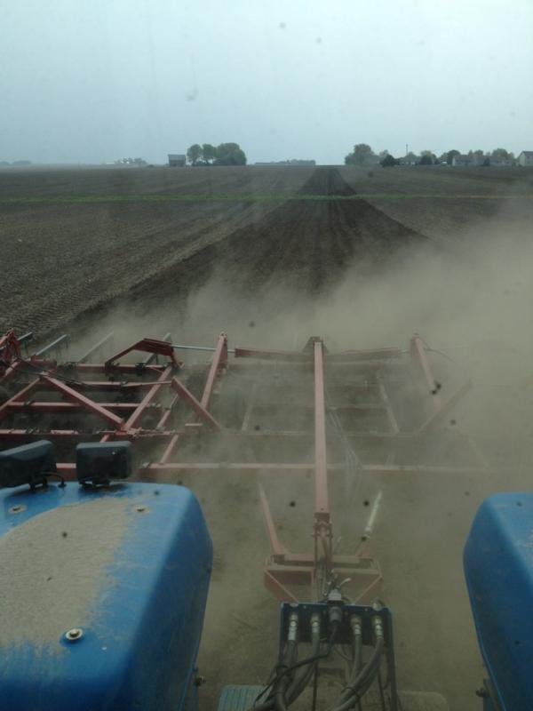 jnelson719's tweet photo. In the fields again http://t.co/Adtyd3QL