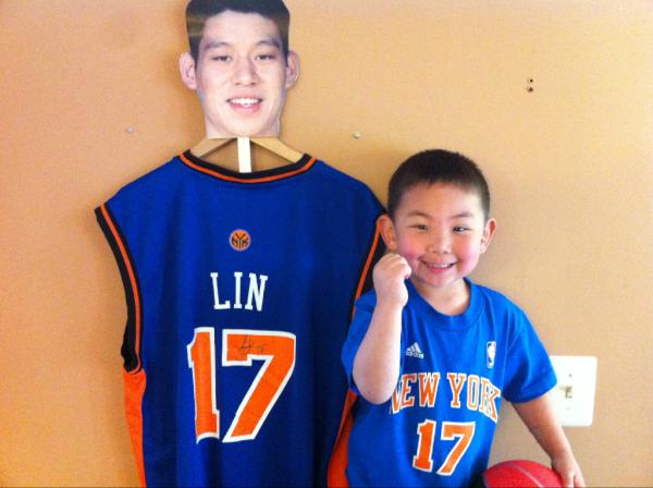 iversohn's tweet photo. @JLin7 @nyknicks Thanks for the Signed Jersey. Just in time for Carter's 4th BDay. Winning Vid: http://t.co/nlmYaUva http://t.co/m5Cgq43w