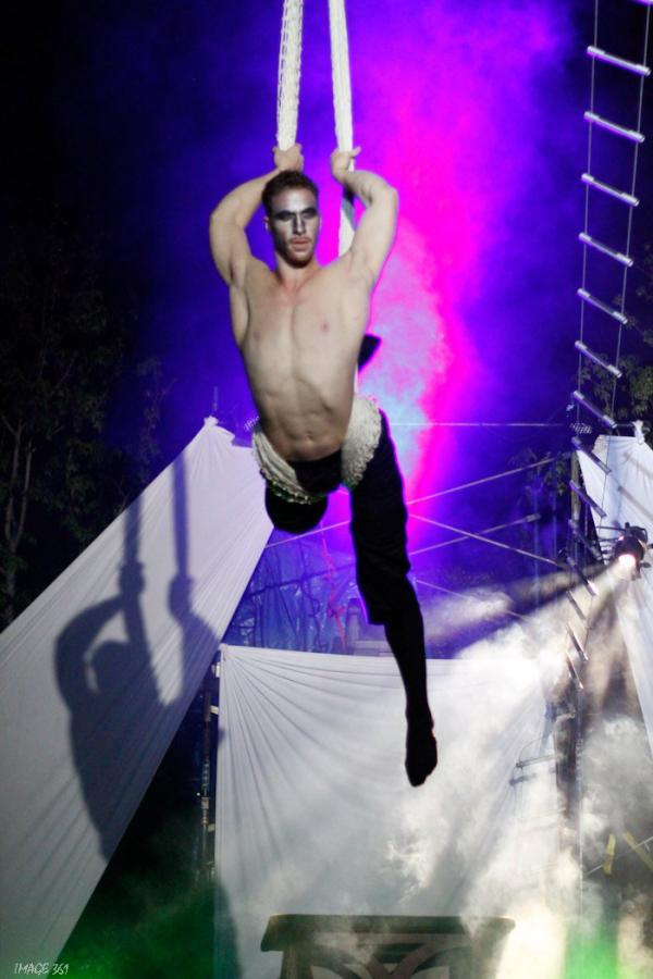 See how we can turn an ordinary backyard into a spectacular acrobatic show. lgprod.net
