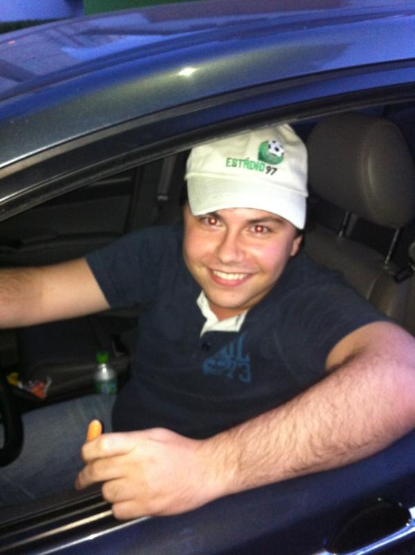 mota97fm's tweet photo. O primeiro com A cenoura ! Ganhou o Boné! Ricardo ganhou! http://t.co/6p8HWGaS