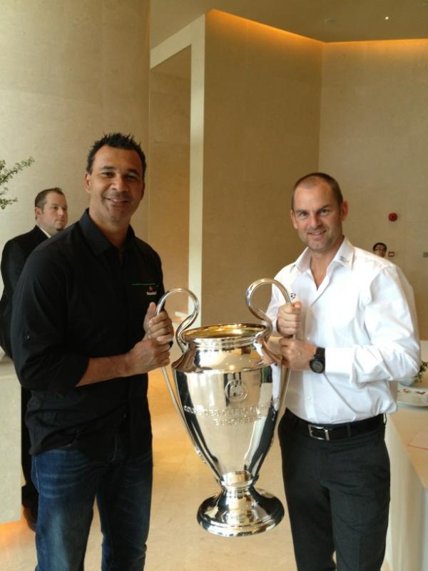 GullitR's tweet photo. Good memories with #rdeboer in shanghai http://t.co/HfPEsye8