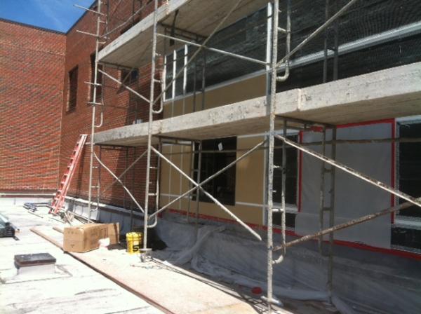 IntegratedNews's tweet image. Spray nozzle testing for mock up window tomorrow! Stucco is ongoing. Framing will be done next week, then drywall.