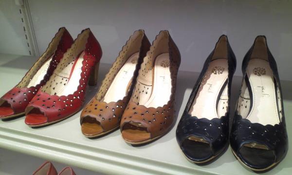 picheabahouse's tweet photo. 予約No.1の人気商品が入荷しました！
サイドのカッティングが綺麗で、春夏にピッタリの涼しげなデザインです。
ヒールの高さも高すぎないので、履きやすいです。 http://t.co/CNZUfhQ0