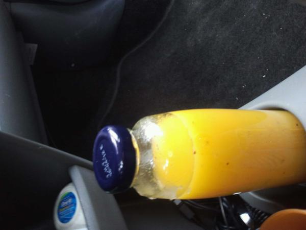 Suz4ever's tweet photo. De dag starten met  vitaminen; sinaasappel-kiwi sap http://t.co/T2hbU85K
