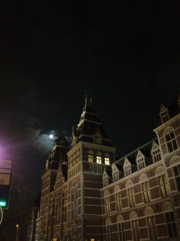 rowles22's tweet photo. Full moon at the #rjikesmuseum http://t.co/5vuymhLV