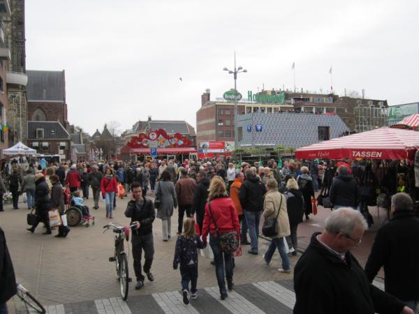 bloemetjesmarkt's tweet photo. Bloemenjaarmarkt 2012 was zeer geslaagd!! http://t.co/9sTl1rRg