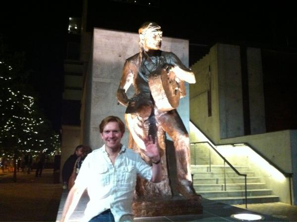 PaulRSullivan's tweet photo. Me and Willy (that's the name of my bike). http://t.co/icQhx586