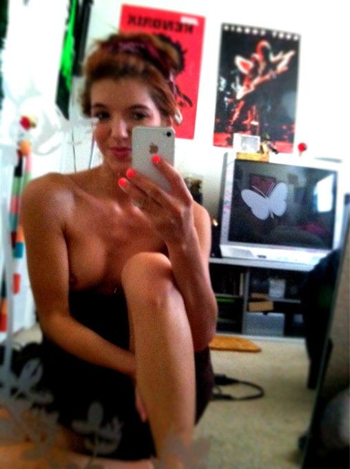 iphones screen is cracked or ehh more like shattered cant do anything without getting glass in my fingers<a href="/tag/ff"class="tags"><span>#ff</span></a>