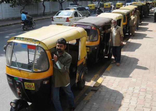 common_Q's tweet image. Auto drivers uses FAKE FARE CHARTS.. be careful bangaloreans...