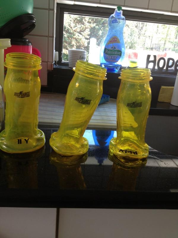 Keri_GoRound's tweet image. Just wondering when moms gonna realize those aren't suppose to go in the dishwasher #cluelessmom