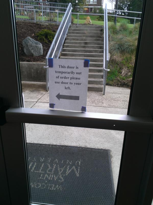 SeanRLamothe's tweet image. Watch out for those doors! #SMUproblems
