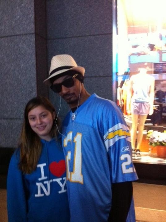 Clarinha_nevs's tweet photo. Eu e meu brother snoop dogg em NY poha foi foda http://t.co/DuRuyJXY