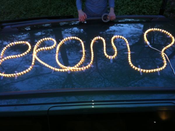 T__E__O's tweet image. How to ask a girl to prom with style #clubvan #clubvan @slim_thug11 @ONeil_ToTheKing