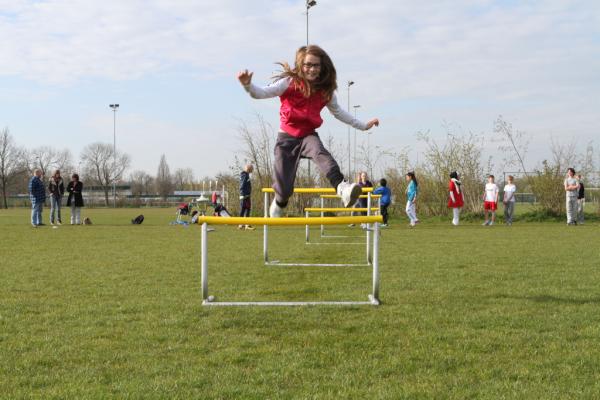 Dorpsloop's tweet image. Wat springen ze hoog die kinderen!