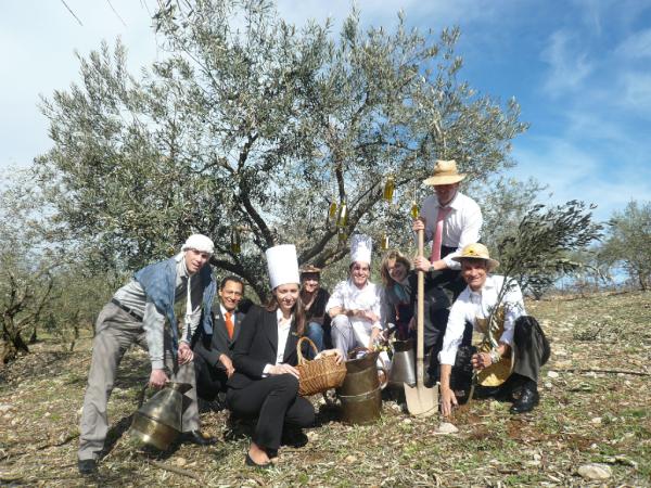 FourSeasons's tweet image. The @FSProvence team planting an olive tree. Four Seasons is planting 50 million trees!  #FriFotos #FSValues