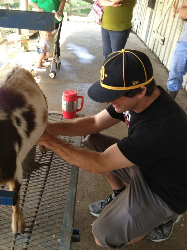 kdub_14's tweet photo. Rehabbing  My thumb on a teat. http://t.co/Uvl9M0uh
