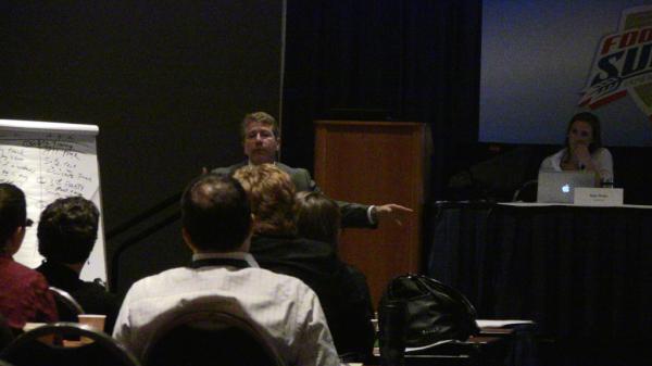 Comm_Core's tweet image. #daleweiss #commcore teaching #mediaskills at Food Safety Summit.