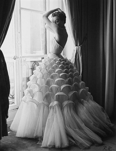 LoveDressUK's tweet photo. will you dress the #vintage architectural #dress for your big day?Is it trendy or classy?vintage is better than brand? http://t.co/l0Qvvfc5
