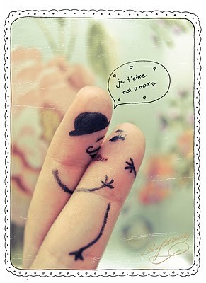 angela2011vip's tweet photo. two #fingers cross, get kiss!!! http://t.co/JGi4jMqR