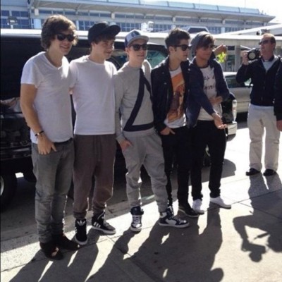 Officialcrew_1D's tweet photo. If your a directioner RT this photo of the boys today and I'll follow you, must be following me! :) http://t.co/KBqw7zOi