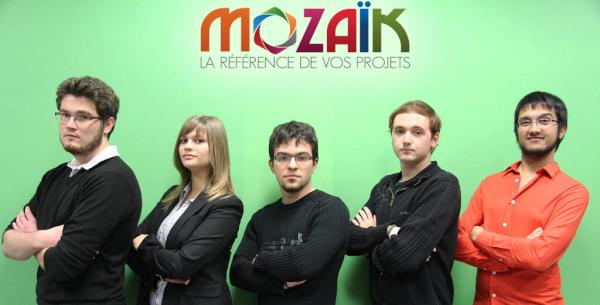 Mozaik_src's tweet image. Mozaïk est composé, ds l&apos;ordre d&apos;apparition, de @JustVISIBILITY , @Amandine_Crepin , @Yann_Parchemin, @yElahee Follow !