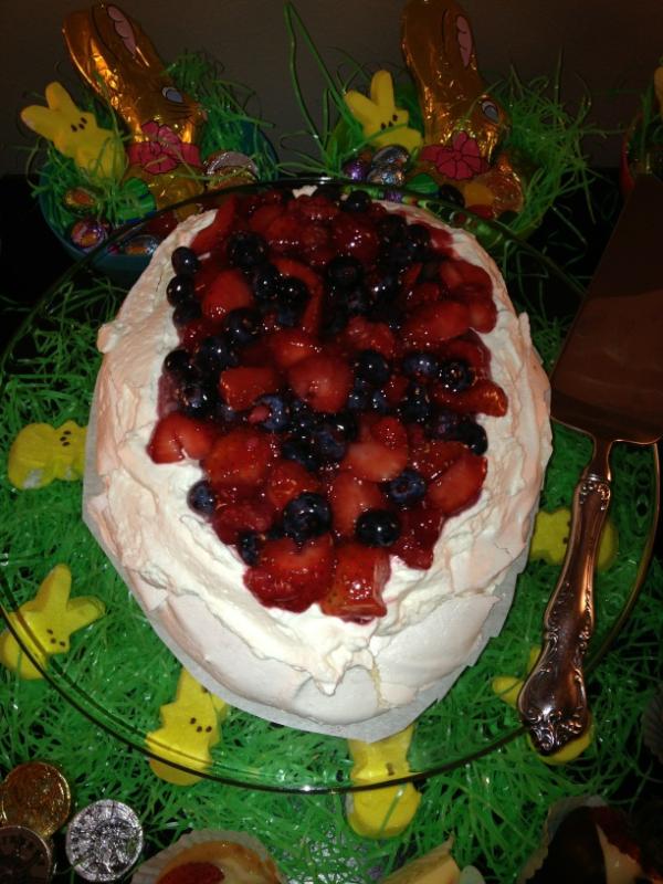 FavaDesign's tweet image. Pavlova!  Yum~