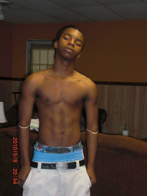Funny as pic of me when i wuz a sophmore my body look betta than dat now http://t.co/7d81ykY1