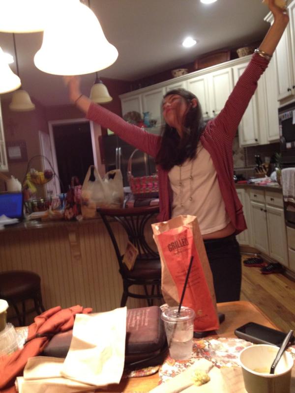 braddockfamisms's tweet photo. Normal families sit down and talk about their day at dinner. The Braddock family, however, has dance parties. http://t.co/PssMLY7a