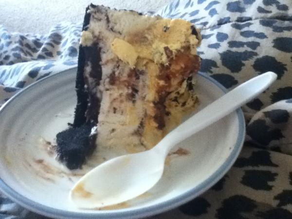 indiasanejiwei's tweet image. my butterfinger icecream cake . #FIREE !