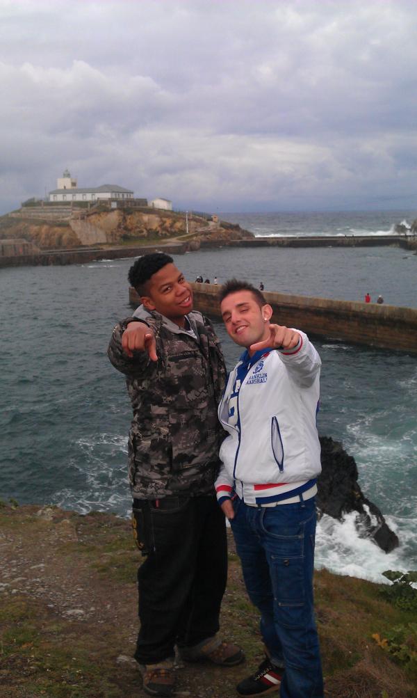 <a href="/aarondrm/">Aaron</a> en.tapia con mi amigo aaron