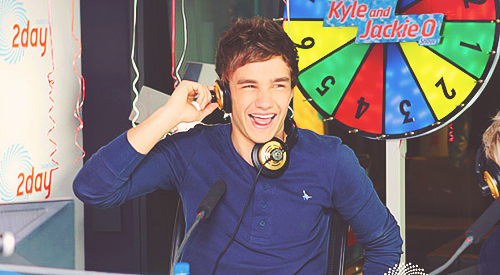 OneDirection4Re's tweet image. Liam dont worry be happy LOL