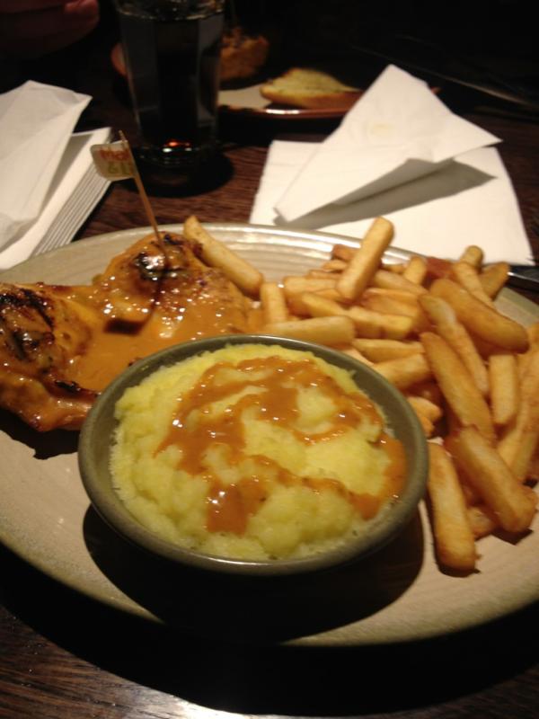 LCampion's tweet photo. Nando's with @RCook89 #PiriPiriBensons http://t.co/jb6T9Wdx