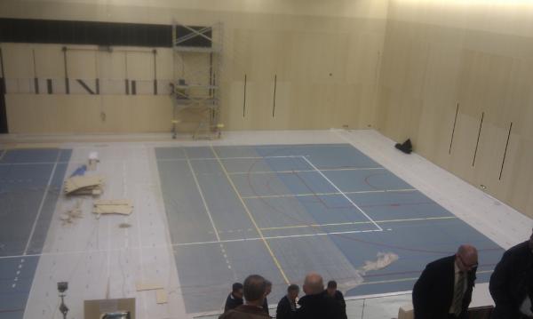Rondleiding met Oranje Zwart in nieuwe #Fontys Sporthogeschool. Beter een goede buur.... #ozhockey #sporthogeschool
