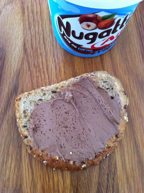 CarolineAar's tweet photo. Til slutt, den klassiske dessertbrødskiva. http://t.co/h8x5PBNJ