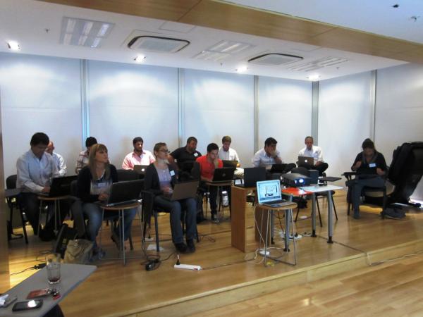 spcrucianelli's tweet image. Hoy, taller de @google para trainers con @guadalopez y @grmadryn del equipo de @LNdata #toolsforjournalists