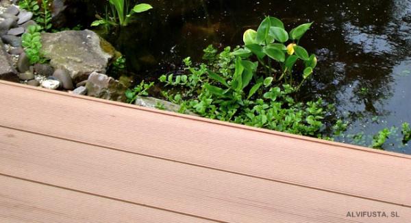 AlvifustaSL's tweet photo. COMPOSITE TERRAZA:Gracias al aspecto natural, la tarima armoniza con su jardín, y pintar/barnizar son cosas del pasado. http://t.co/4iI6Lalw