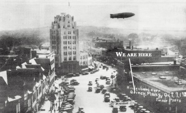 SignalGraphicsQ's tweet image. The Hindenburg over Quincy Square 10/9/1937