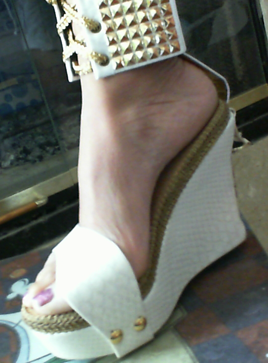 BrazilianDiva's tweet photo. @ShowUsYourShoes  Look what I have! Double Agent Shoes with secret compartments! http://t.co/cx8nI3Hs