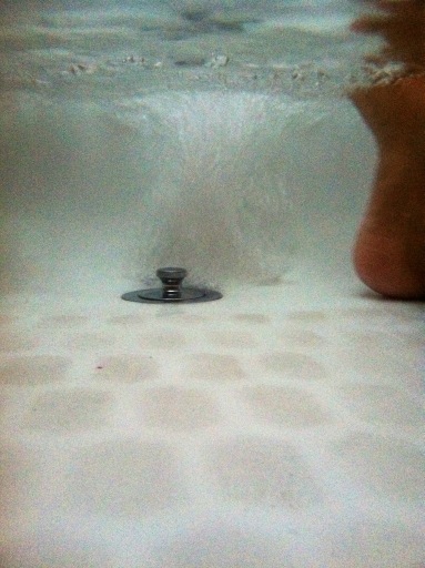 KaceyRae55's tweet image. Thank you #lifeproof. For making my phone completely waterproof! :) #underwaterpictures #hellosummertime!