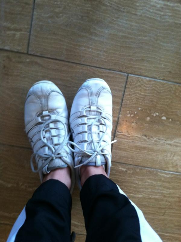 lizziewhitegirl's tweet image. My life today #twoleftshoes #fridaythe13th