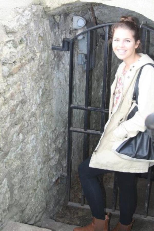 tbreuks's tweet image. still in shock.
such a gorgeous girl with a gorgeous smile #ripariel #foreverinourhearts