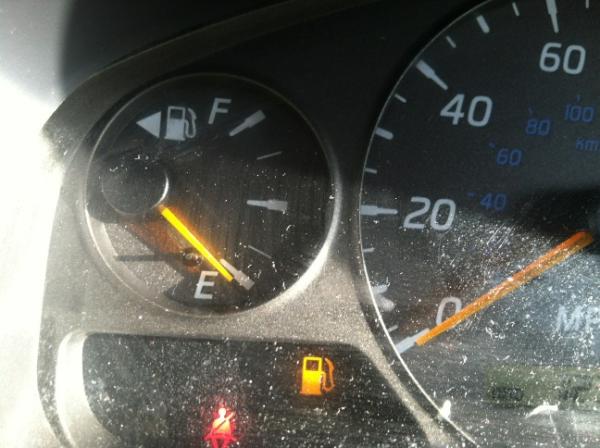 KuyaHKAY's tweet image. Livin life on the edge because I'm too lazy to fill up.
#WhiteGuyProblems