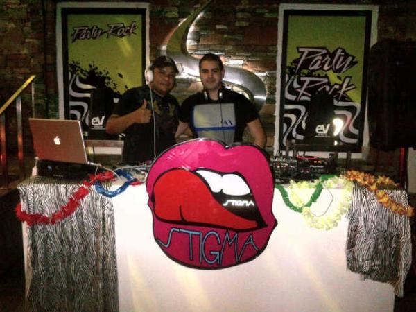 StigmaMargarita's tweet photo. @djhassanB y @djwilliams_f en el inicio de la Party Rock By Stigma !!!! http://t.co/RT37OZaH