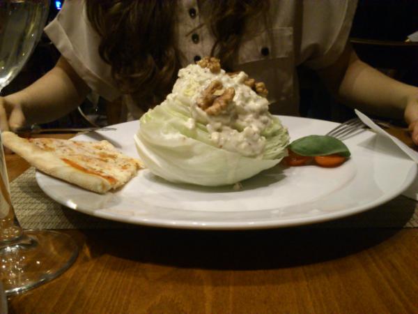 MissEmy_x's tweet image. This, is..... a salad. Thank god there was pizza! #withELSA