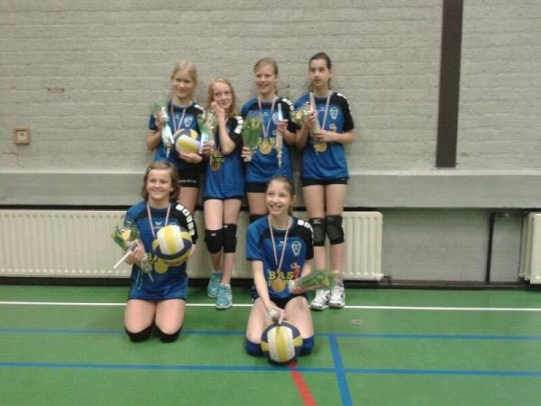 Kampioennuuuuhhhh Kampioennnuuuhhh olé olé olé.. Meisjes D1 <a href="/vvwestenholte/">VV Westenholte</a> <a href="/Nevobo/">Nevobo</a> kampioen geworden