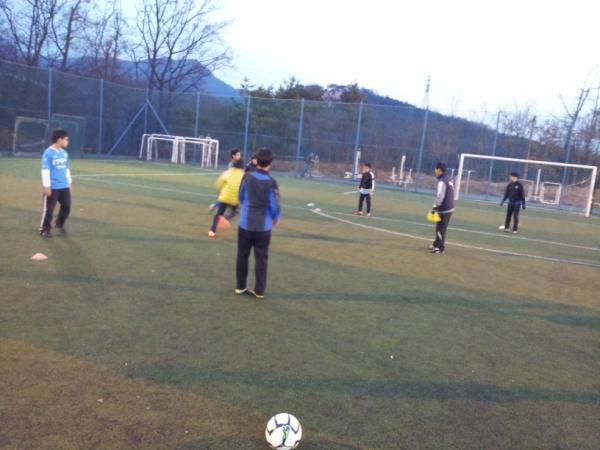 hmbacademy's tweet photo. 서초 토요일 7시반 14~15세
5대2 공돌리기ㅎ http://t.co/vPTA1TEh