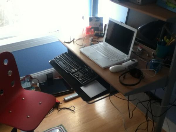 AwesomeTechHelp's tweet image. The travel setup