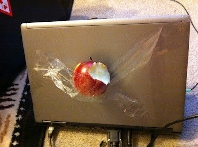 MiniWageProblem's tweet image. My new apple computer! #MinimumWageProblems