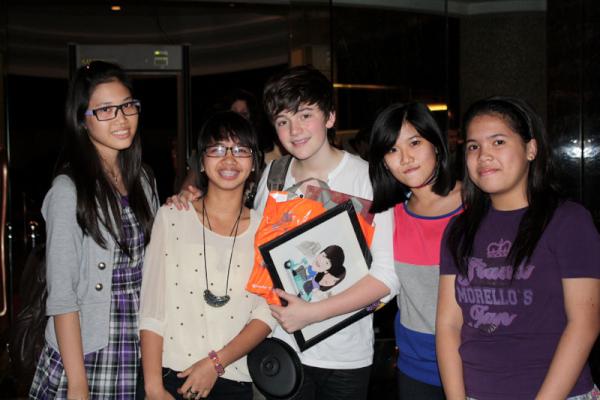 GC_shop's tweet photo. cant wait to see you again greyson :* http://t.co/gNvbqp6n