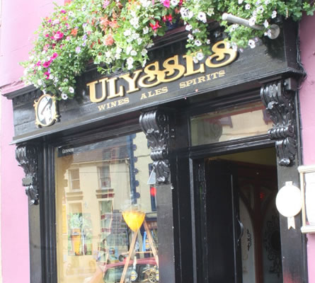 Weekend Specials starting Tonight:

All single cocktails €5
Buckets of beer €20
2 vodka's 1 red bull €10